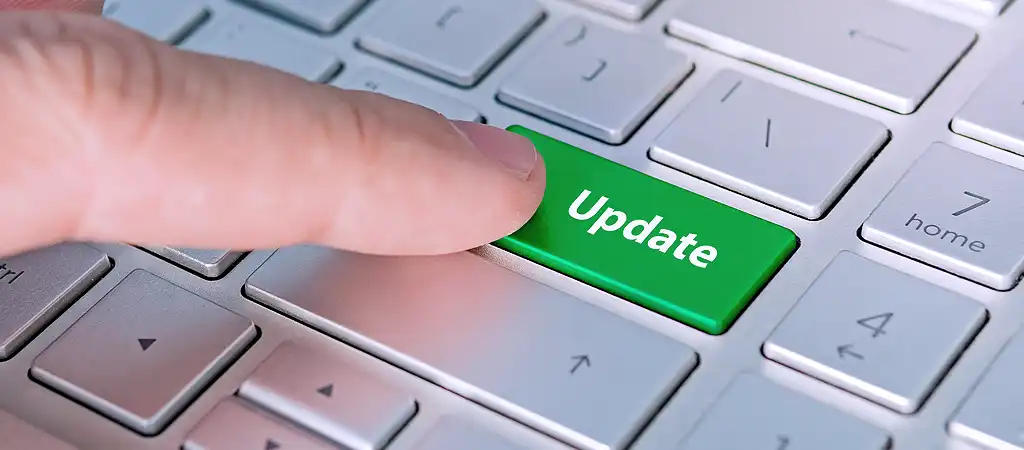 A weboldal tartalmának folyamatos frissítését és tartalmának aktualizálását hangsúlyozó kép.