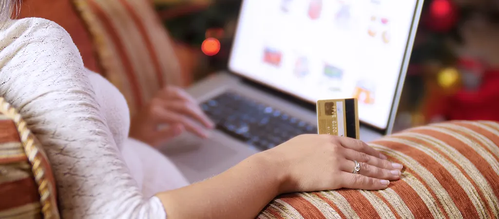 Interneten vásárló személy, akit célzott Google hirdetéskezeléssel érhetünk el.