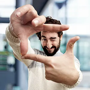 Alapszintű digitális és webes láthatóságot illusztráló kép rajzos formában.